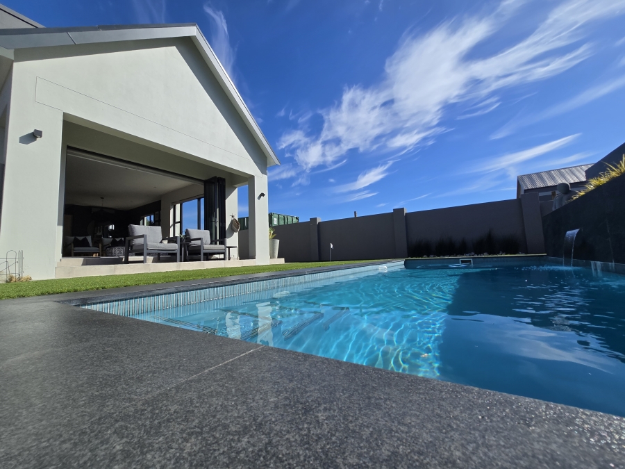 4 Bedroom Property for Sale in Kingswood Golf Estate Western Cape